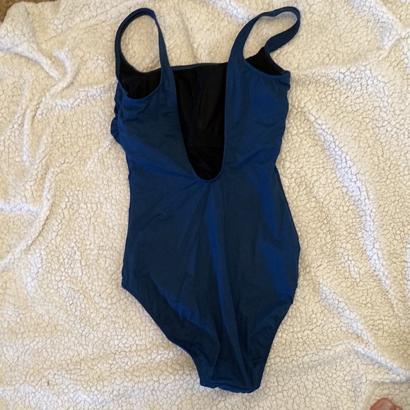 Classic style bathing suit - Picture 2 of 7
